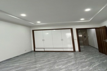 Bán nhà suýt nữa thì nằm ở mặt đường Thạch Bàn | 43.5m2 - 8 tỷ | Thang máy, Nội thất