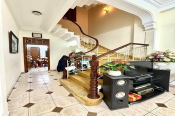 Nhà 4 Tầng, 50m2 Khu Phân Lô Giảng Võ - Ngõ Tốt, Ô Tô Đỗ Gần