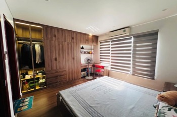 Nhà phố Ngô Gia Tự - Long Biên: Thang Máy, Ô Tô Đỗ Cổng, Giá 8 Tỷ
