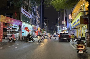 Bán nhà Chùa Láng - Vị trí VIP, Ô tô vào nhà, Giá Tốt