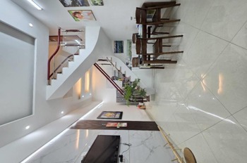 Bán nhà Đường Láng - 5 Tầng, 38m2 - Giá 8.x Tỷ - Vị Trí Đẹp