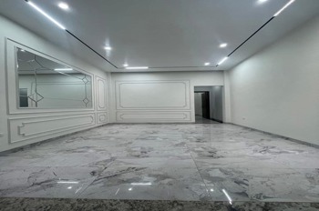 Bán Phân Lô Trần Quốc Hoàn, Cầu Giấy 41m², 5 Tầng, Thang Máy, Ô Tô Tránh - Giá 17.5 tỷ