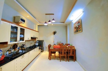 Bán nhà Dịch Vọng, Cầu Giấy: 40m2, 2 thoáng, 9.2 tỷ - Vị trí đẹp, ngõ thông, ô tô gần