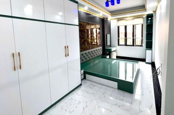 Bán Nhà 3 Tầng Góc 2 Mặt Tiền Hoàng Quốc Việt - 33 Tỷ