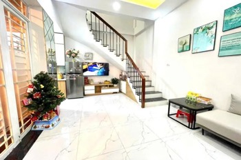 Bán nhà thọ lão, hàng xóm phố cổ: 40m2, 5 tầng, 8.3 tỷ - Vị trí đắc địa, tiềm năng lớn