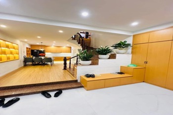 Nhà mới Kim Mã giá 8.6 tỷ - 43m2, 5 tầng, ngõ thoáng