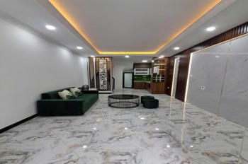 Bán nhà láng hạ, thành công, 30m x 7.05 tỷ - Vị trí trung tâm