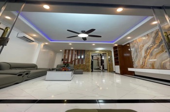 Bán nhà Phạm Văn Đồng, Cầu Giấy: Full Nội Thất, Thang Máy, 34m2 x 6 Tầng