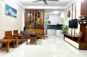 Bán nhà 5 tầng, 30.4m2, gần Cao Đẳng FPT, giá 6.85 tỷ - 0986807836