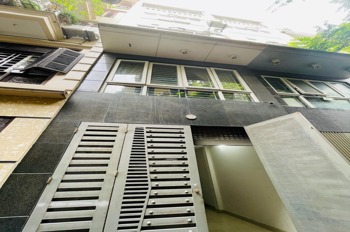 Nhà Đẹp Trung Tâm Cầu Giấy - 5 Tầng - Ngõ Thông Rộng - Ô Tô Đỗ