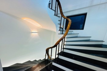 Nhà đẹp mới tinh 4 tầng, full nội thất, ngõ thoáng, giá tốt