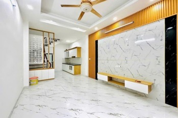 Bán nhà phố Long Biên 5 tầng, 30m², gần ô tô, nội thất cơ bản - Giá 4.5 tỷ