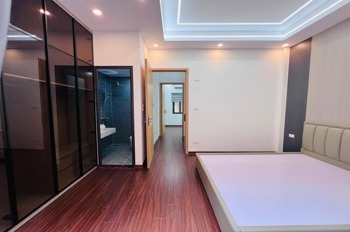 Bán nhà mới 5 tầng, full nội thất, mặt tiền rộng, vị trí đắc địa Vĩnh Phúc - Giá 10.5 tỷ