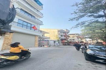 Siêu phẩm nhà phố Long Biên - 5 Tầng, 3 PN, Chỉ 9.8 tỷ