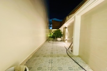 Nhà đẹp 5 tầng, 44m2, 4 phòng ngủ - Hẻm oto thông, gần công viên Làng Hoa - 7.4 tỷ