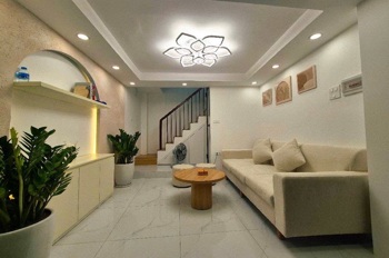 ĐỘI CẤN 16M 5 TẦNG 3 NGỦ GIÁ 4 TỶ 600 NGÕ THÔNG,RỘNG,KINH DOANH