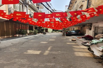 Nhà đẹp Cầu Giấy 10 tỷ, Ngõ Ô Tô, Gần Tiện Ích - Xem Ngay!