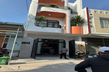 + Biển Nguyễn Tất Thành, Nhà 3 tầng mới xây nội thất châu âu siêu đẹp, 300m, gần khu vui chơi