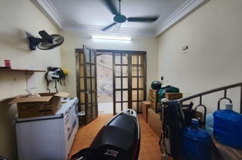 Cho thuê nhà đường Hoàng Hoa Thám, Ba Đình - 4 Tầng, 10m Ô Tô