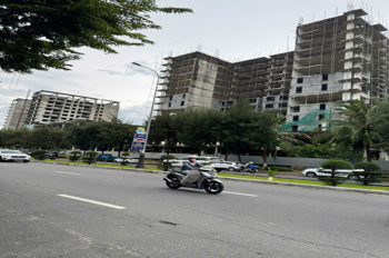 + Biển Nguyễn Tất Thành, ngay trung tâm bãi tắm thanh khê, đối diện khu phức hợp của vũ nhôm, đất