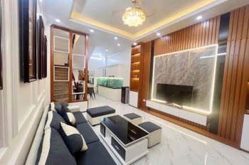 Phân Lô Bàn Cờ Cầu Giấy: 30m x 5T, Ô Tô Đỗ Cửa, Giá 8.45 tỷ