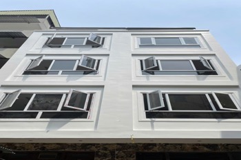 Nhà Cầu Giấy 5 Tầng Mới Căng - Giá 6 Tỷ Nhỉnh - Vị Trí Đắc Địa