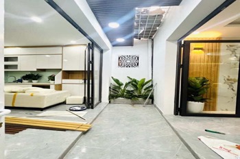 Bán nhà ngõ 96 La Thành - 41m2 - Giá 7.6 tỷ - 5PN - Vị trí đẹp
