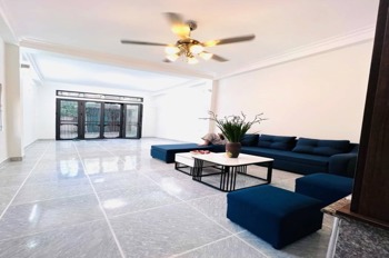 Bán Gấp Nhà Đúc Gian Long Biên - 8 tỷ - Vị Trí Đẹp, Ô Tô Đỗ Cửa