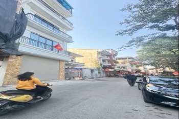 Bán nhà mặt phố Bồ Đề, Long Biên: 33m2, 5 tầng, 9.7 tỷ