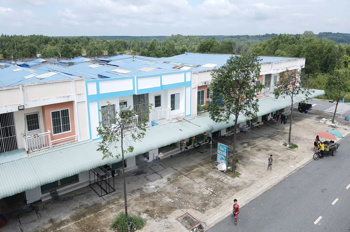 Bán nhà 5x30 xây 2 tầng 3 phòng trọ mặt tiền nôi bộ chợ KCN Bàu Bàng chỉ 300tr nhận nhà