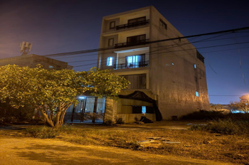 + Đất Nam Hoà Xuân chính chủ, kề lô góc giao nhau hai đường 10,5m lề 5m, thông sang đảo kim cương