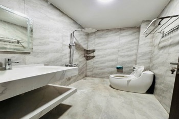 Nhà phân lô Trần Quốc Hoàn 45m2, 5 Tầng, Giá 17.6 tỷ - Vị trí Vip, Ô Tô Đỗ Cửa