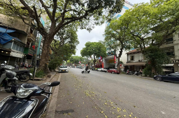 💥CỰC HIẾM - MẶT PHỐ TRẦN HƯNG ĐẠO _ HOÀN KIẾM.
DT 390M NHÀ 2 TẦNG MẶT TIỀN 9,5M CHỈ 380 TỶ 
💥BT