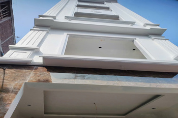 NHÀ ĐẸP, MỚI KÍNH KOONG, Ô TÔ ĐỖ CỬA,-GIÁ CHỐT QUANH 4 TỶ NGAY HỒ ĐIỀU HOÀ, GIAO THÔNG THUẬN TIỆN,