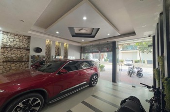 Cho Thuê Nhà 5 Tầng Mặt Phố Long Biên - Giá 35tr/tháng - Vị Trí Đắc Địa