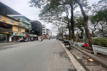 Mặt phố vip hiếm nhà bán ĐÃ HẠ CHÀO
Đẹp  lắm luôn chẳng có căn thứ hai mặt phố , ĐẶNG TIẾN ĐÔNG,