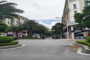 Bán nhà cạnh đường đôi Him Lam Vạn Phúc, 42m², 5 tầng, 16.6 tỷ