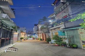 Nhà Cũ Tân Phú: 88m2, Hẻm Xe Hơi, Gần Celadon, Chỉ 6.9 Tỷ