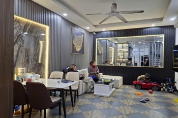 Nhà phố Thanh Xuân - 32m² - 5 Tầng - Mặt Tiền Rộng - Giá 8.55 tỷ