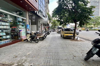 BÁN NHÀ MẶT PHỐ VÕ CHÍ CÔNG_ TÂY HỒ_ 400 M.8 TẦNG.THANG MÁY.VỈA HÈ.OTO TRÁNH.ĐANG CHO THUÊ