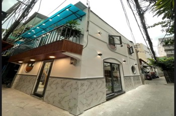 Bán Nhà Góc Quận Phú Nhuận, 3PN, Tầng Trệt, Giá 4.95 Tỷ - Vị Trí Đẹp