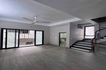 Bán nhà Lạc Long Quân, Tây Hồ: 60m², Mặt tiền 6m, Gần Hồ Tây