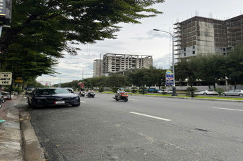 – Toà căn hộ 5 tầng, Nguyễn Cơ Thạch, Ngũ Hành Sơn, gần bãi tắm Sơn Thuỷ, thu nhập hơn 70