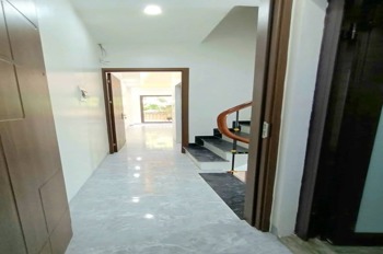 Bán Nhà Sát Phố Thanh Xuân: Ô Tô Đỗ Cửa, Giá Tốt, Dân Trí Cao