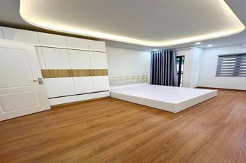 Bán nhà Cầu Giấy 9 tỷ 6: 3.3m mặt ngõ, ô tô vào tận cửa, thiết kế hiện đại