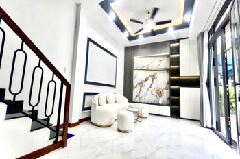 Hẻm xe hơi Quận 10- ĐH Kinh Tế- 3 Phòng ngủ 4 Tầng 5m ngang: 6 Tỷ hơn (số tiến 3456) VŨ 0933910039