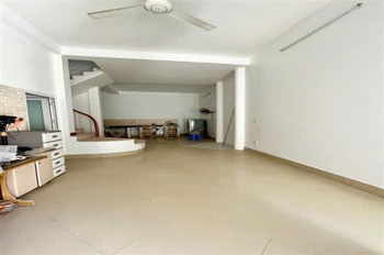 Lạc Long Quân - ngõ nông, thông - 100m ra Hồ Tây - nhà dân xây - 65m2x6 tầng giá nhỉnh 9 tỷ