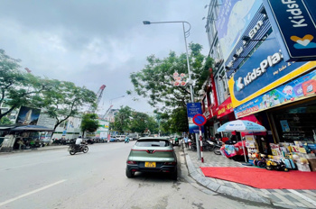 Siêu hót Nhà Tây Hồ Chính chủ 2 bác có tuổi muốn bán nhà mộc nguyên căn 32m, MT.3.6, 4 tầng, oto
