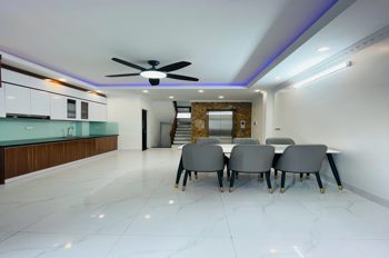 Bán nhà Phạm Văn Đồng 40m 6 tầng thang máy ngõ thông gần ô tô