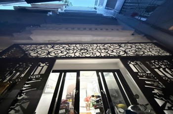 Nhà riêng 5 tầng, sân riêng, ban công 30m2 tại Quan Nhân - Giá 6.9 tỷ